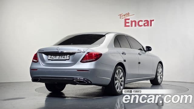 Mercedes-Benz E-Class 2019 — ფოტო 2/20