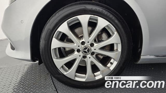 Mercedes-Benz E-Class 2019 — ფოტო 5/20