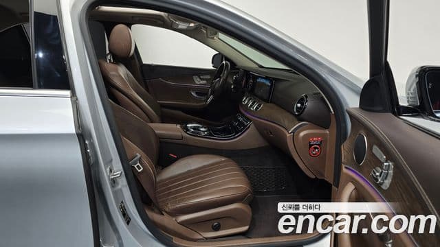 Mercedes-Benz E-Class 2019 — ფოტო 11/20