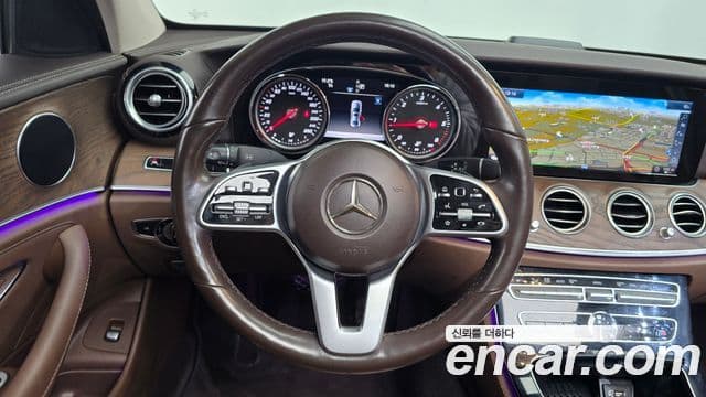 Mercedes-Benz E-Class 2019 — ფოტო 13/20