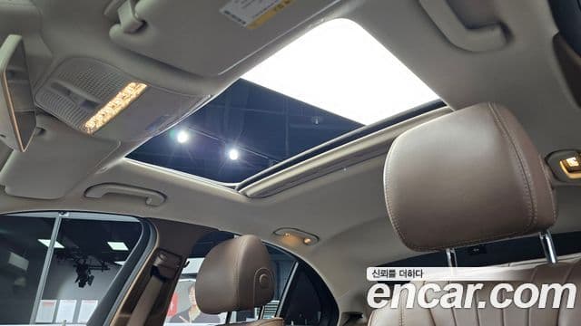 Mercedes-Benz E-Class 2019 — ფოტო 19/20