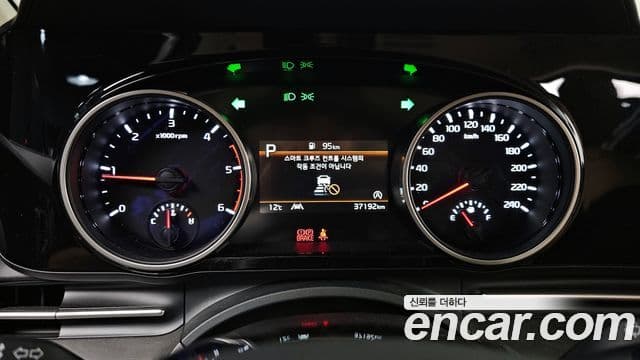 Kia Carnival 2021 — Şəkil 8/20