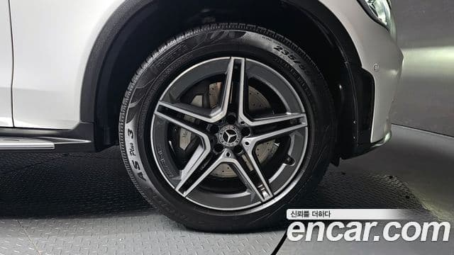Mercedes-Benz GLC-Class 2021 — Photo 1/20
