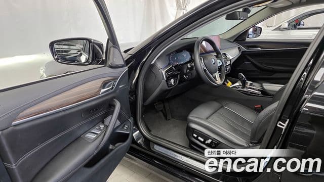 BMW 5 Series 2022 — Şəkil 10/20