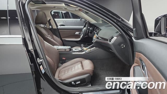 BMW 3 Series 2022 — ფოტო 14/20