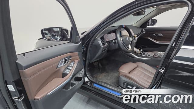 BMW 3 Series 2022 — ფოტო 2/20