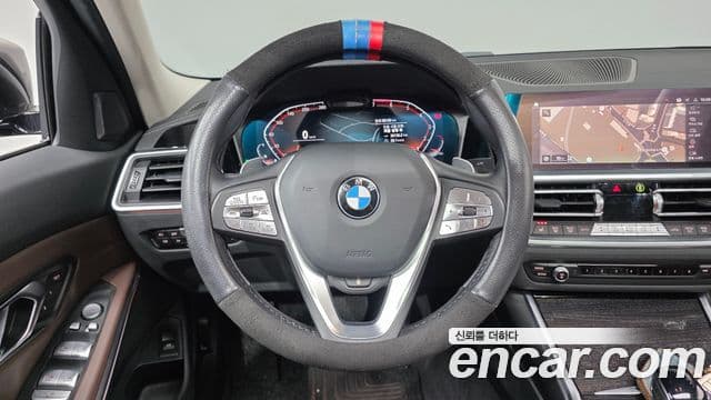 BMW 3 Series 2022 — ფოტო 18/20