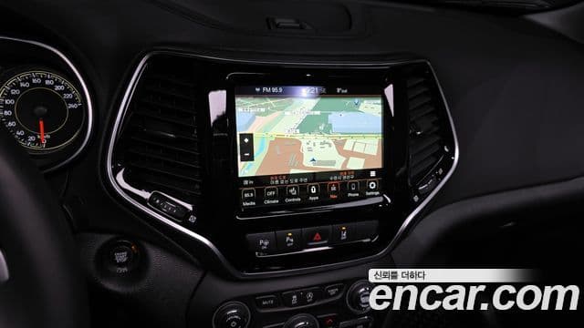 Jeep Cherokee 2022 — Şəkil 7/20