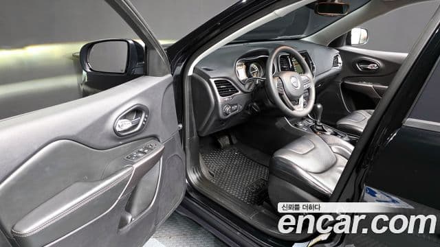 Jeep Cherokee 2022 — Şəkil 15/20