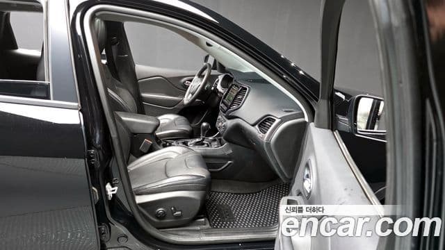 Jeep Cherokee 2022 — Şəkil 16/20