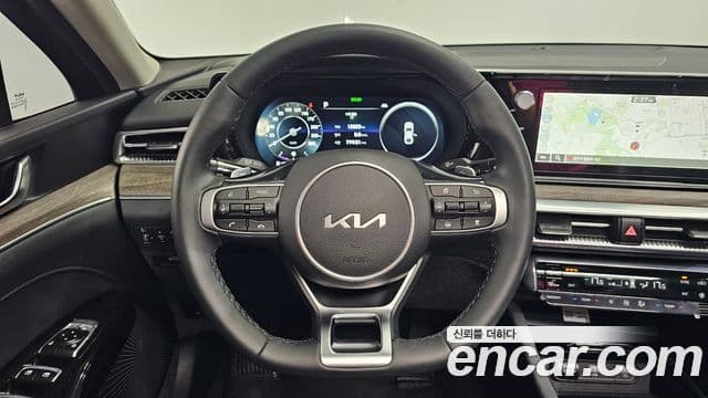 Kia K5 2023 — Şəkil 13/20