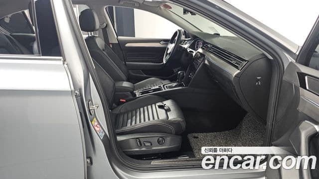 Volkswagen Passat GT 2021 — ფოტო 10/20