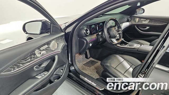 Mercedes-Benz E-Class 2021 — Фото 10/20