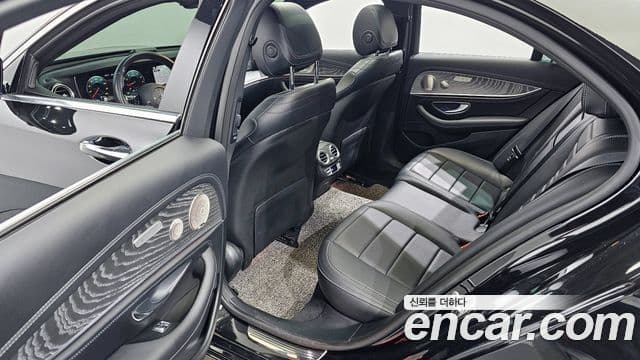 Mercedes-Benz E-Class 2021 — Фото 11/20