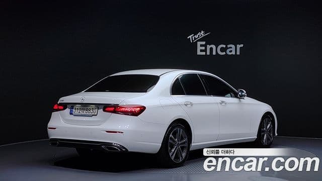 Mercedes-Benz E-Class 2023 — ფოტო 2/20