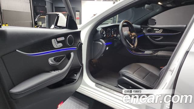 Mercedes-Benz E-Class 2023 — ფოტო 10/20