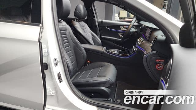Mercedes-Benz E-Class 2023 — ფოტო 11/20