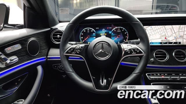 Mercedes-Benz E-Class 2023 — ფოტო 13/20