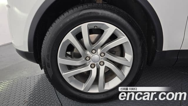 Land Rover Discovery 5 2018 — Şəkil 5/20