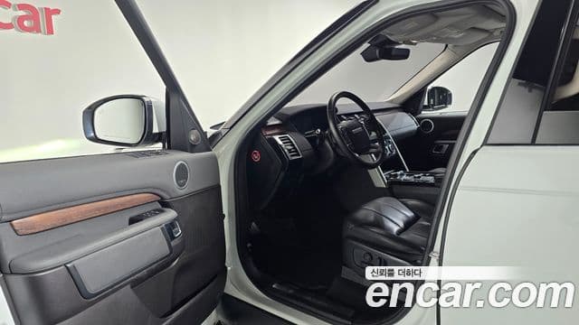 Land Rover Discovery 5 2018 — Şəkil 10/20