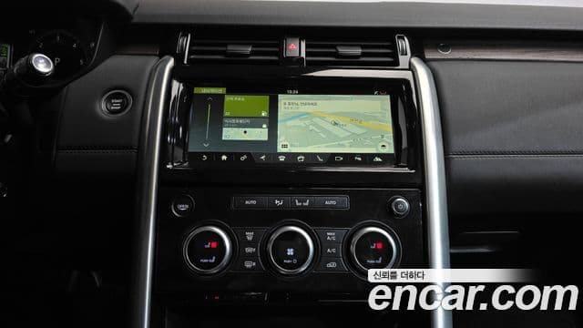 Land Rover Discovery 5 2018 — Şəkil 14/20