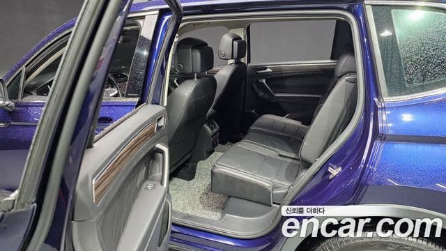 Volkswagen Tiguan Allspace 2023 — Photo 19/20