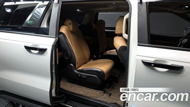 Kia Carnival 2021 — Şəkil 17/20