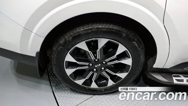 Kia Carnival 2021 — фото 19 из 20