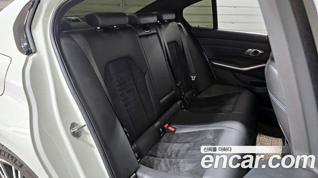 BMW 3 Series 2021 — ფოტო 13/20