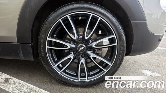 Mini Cooper Clubman 2018 — Фото 5/20