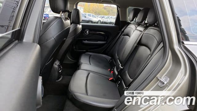 Mini Cooper Clubman 2018 — Фото 12/20