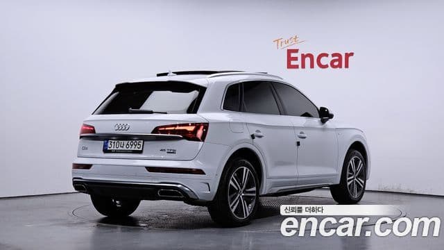 Audi Q5 2021 — Фото 1/20