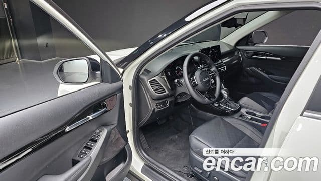 Kia Seltos 2022 — ფოტო 11/20