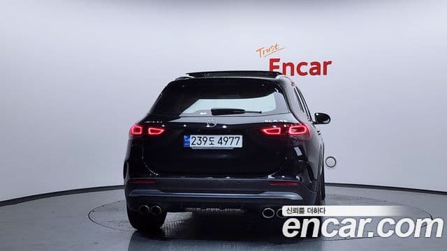 Mercedes-Benz GLA-Class 2023 — Photo 12/20