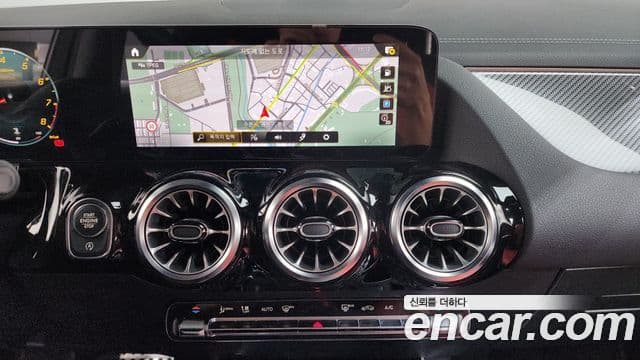 Mercedes-Benz GLA-Class 2023 — Photo 4/20
