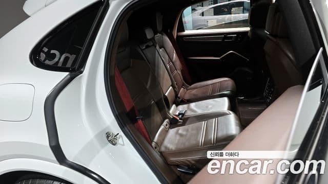 Porsche Cayenne 2020 — Photo 19/20