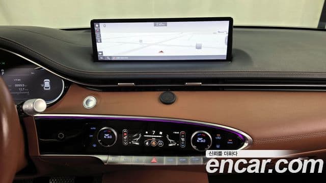 Genesis GV70 2021 — ფოტო 14/20