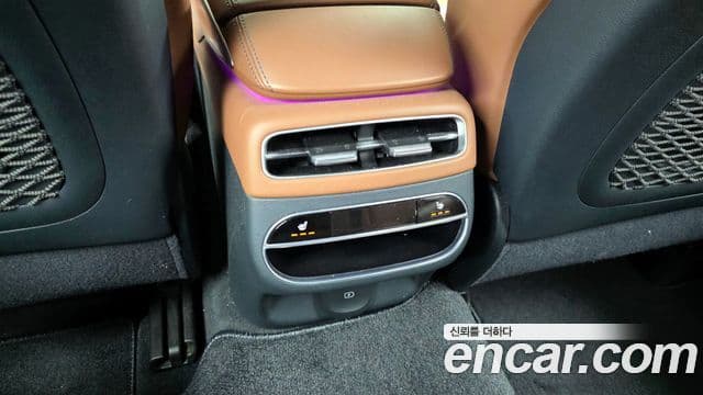 Genesis GV70 2021 — ფოტო 19/20