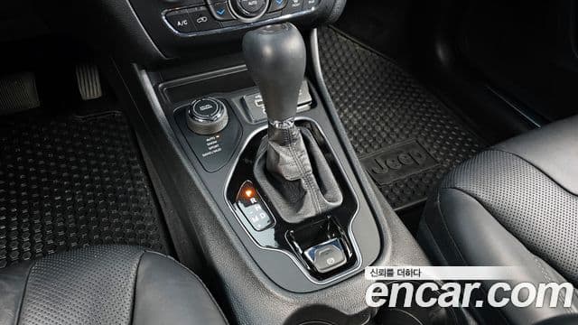 Jeep Cherokee 2021 — Şəkil 9/20