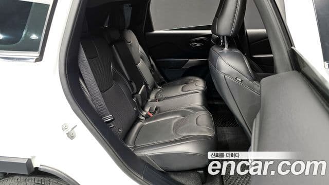 Jeep Cherokee 2021 — Şəkil 12/20