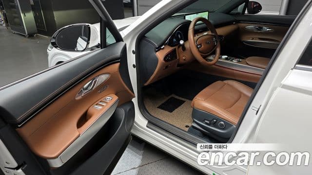 Genesis GV70 2022 — ფოტო 17/20