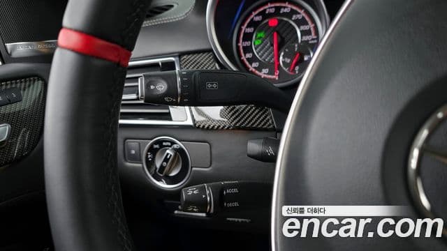 Mercedes-Benz GLE-Class 2019 — Şəkil 17/20