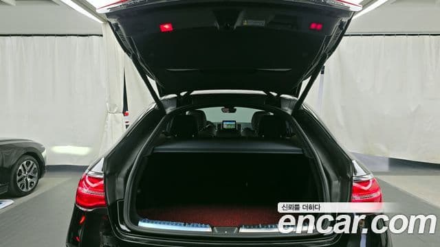 Mercedes-Benz GLE-Class 2019 — Photo 18/21