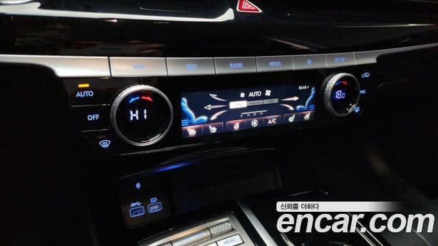 Genesis Electrified G80 2022 — Şəkil 17/20