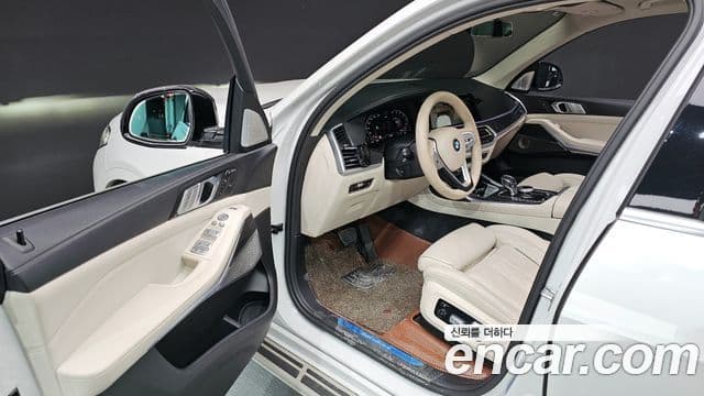 BMW X7 2021 — ფოტო 10/20