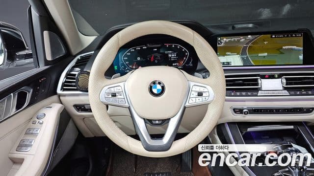 BMW X7 2021 — ფოტო 13/20