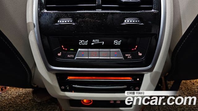 BMW X7 2021 — ფოტო 19/20