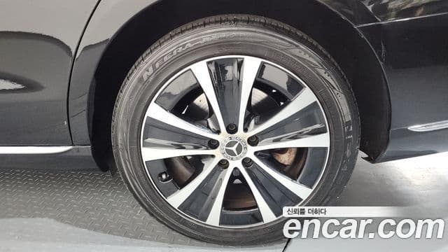 Mercedes-Benz E-Class 2019 — фото 5 из 20