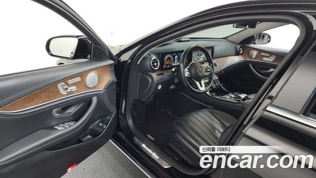 Mercedes-Benz E-Class 2019 — фото 10 из 20