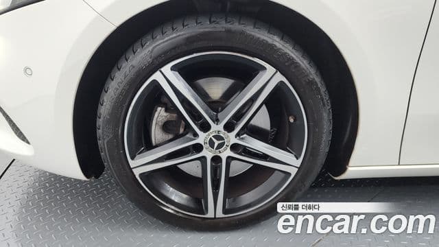 Mercedes-Benz A-Class 2020 — ფოტო 5/20